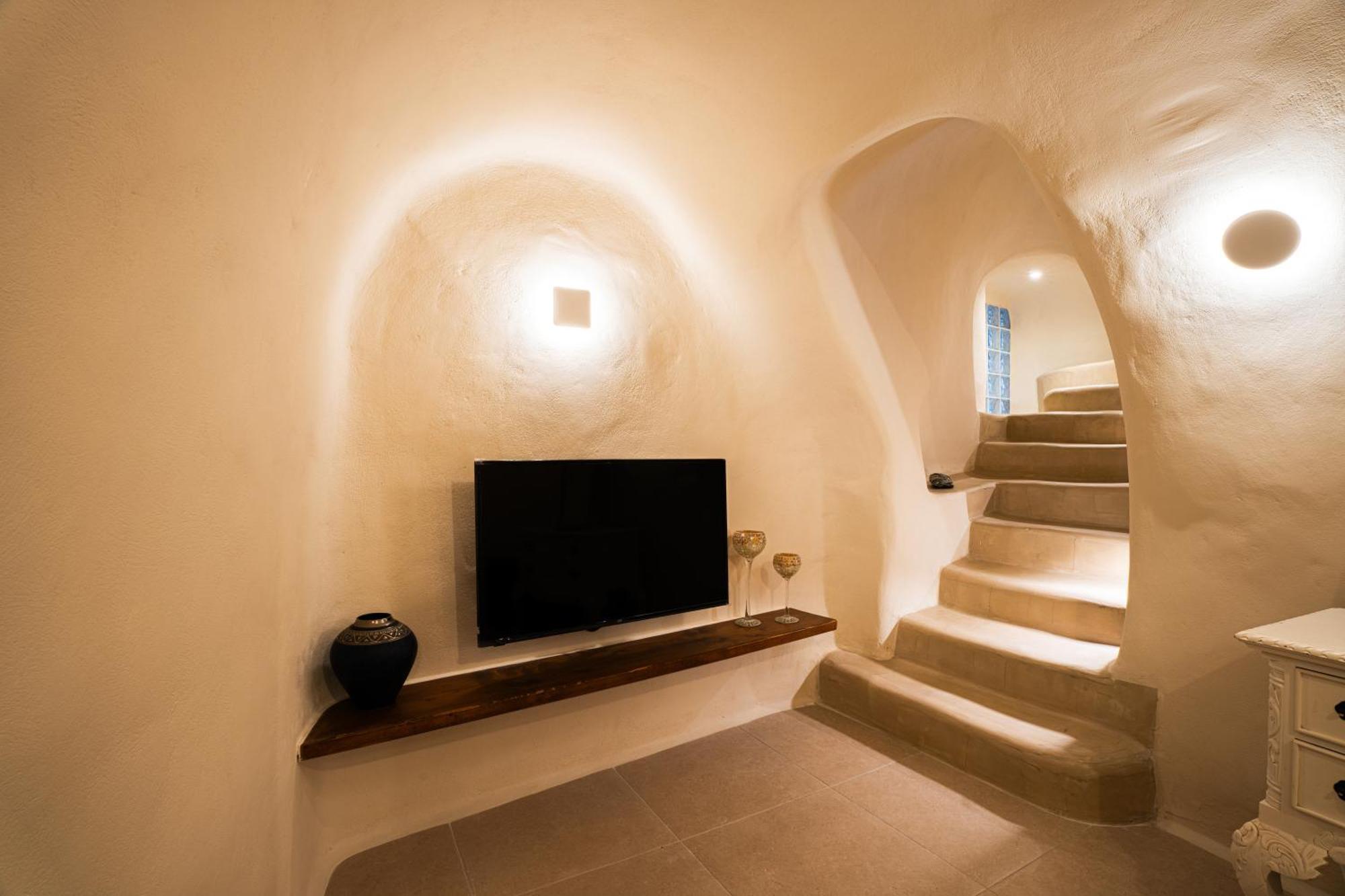 Approxi Cave: 2-Bedroom Retreat Exo Gonia ภายนอก รูปภาพ